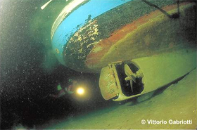Il relitto del Tritone 2 in notturna